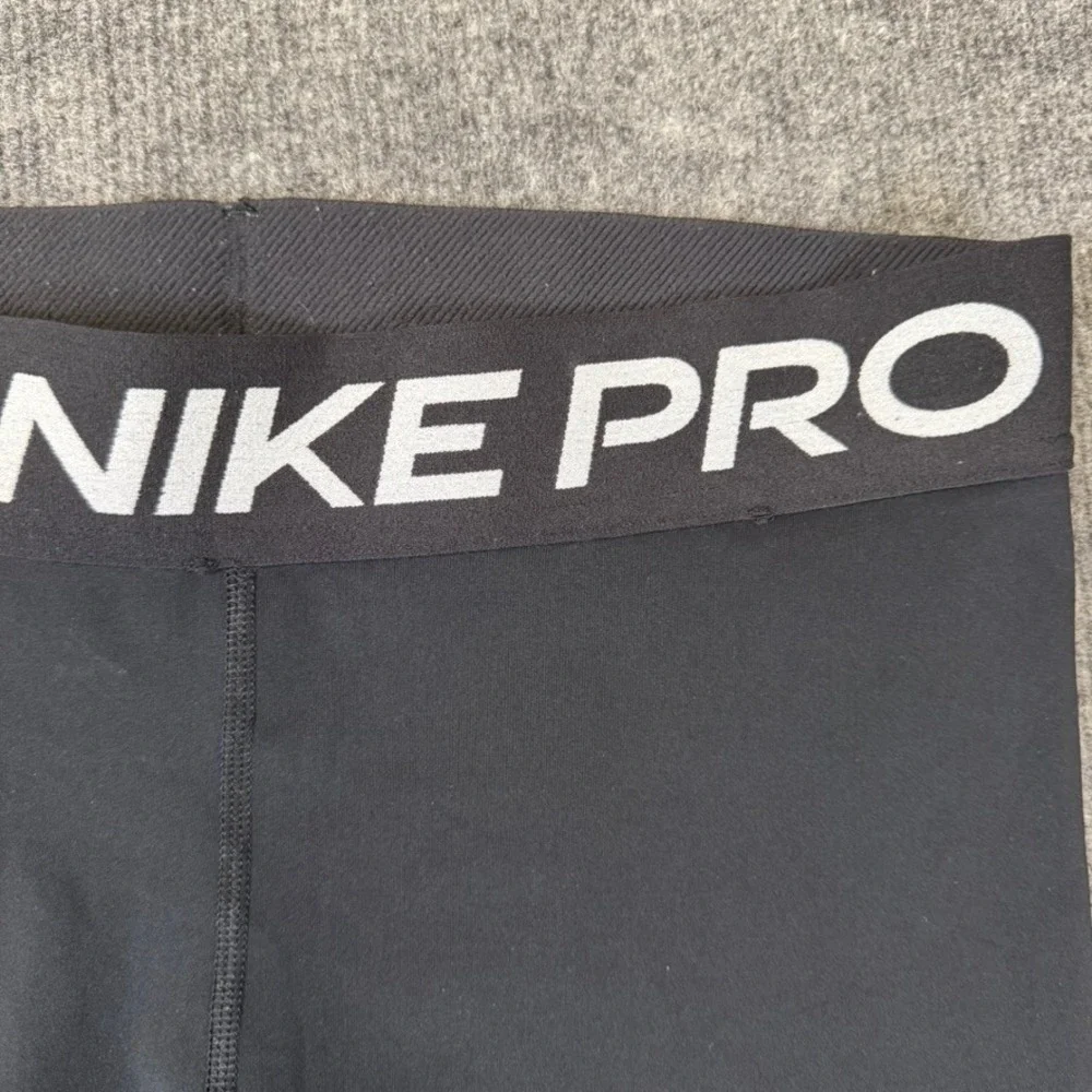 Nike Pro Womens Black Training Leggings Mid Rise Crop CZ9803-013 Size L